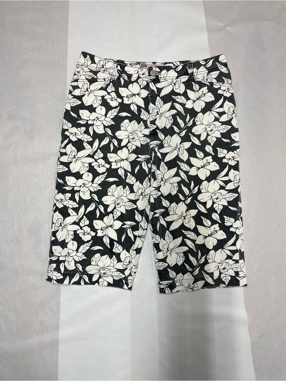 Faded Glory Black & White Floral Cargo Shorts Sz:12